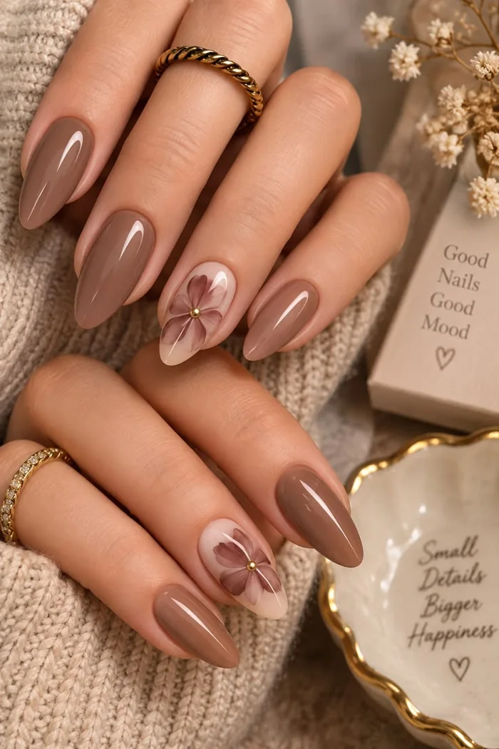 Chic almond nail ideas with a modern look Chic almond nail ideas with a modern look