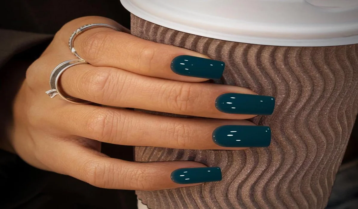 Glossy Gel Nails with a Smooth, Long-Lasting Finish and Modern Appeal
