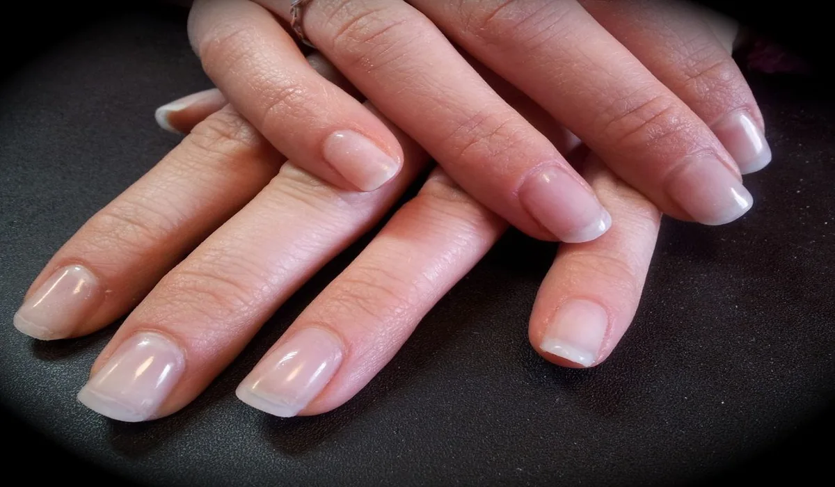 Natural Nails with a Clean, Healthy-Looking Finish and Effortless Everyday Style