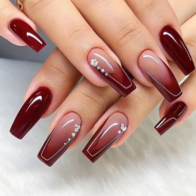 Red and Burgundy nail color design Red and Burgundy nail color design