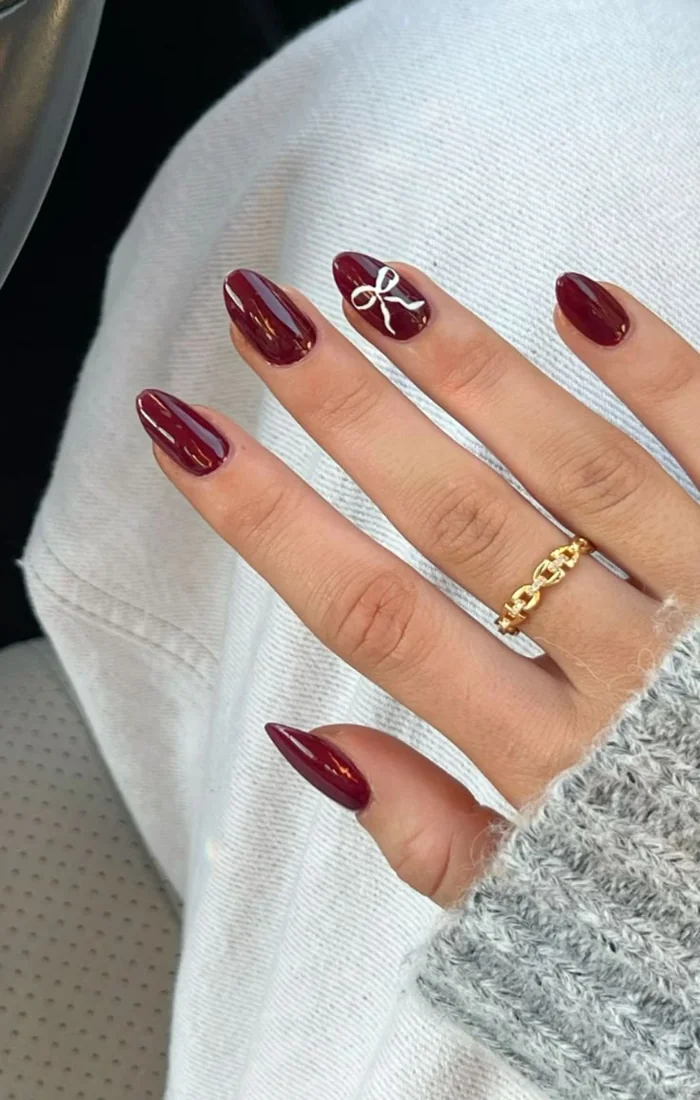 Winter & Holiday Nails with Festive Details, Cozy Colors, and Seasonal Nail Art