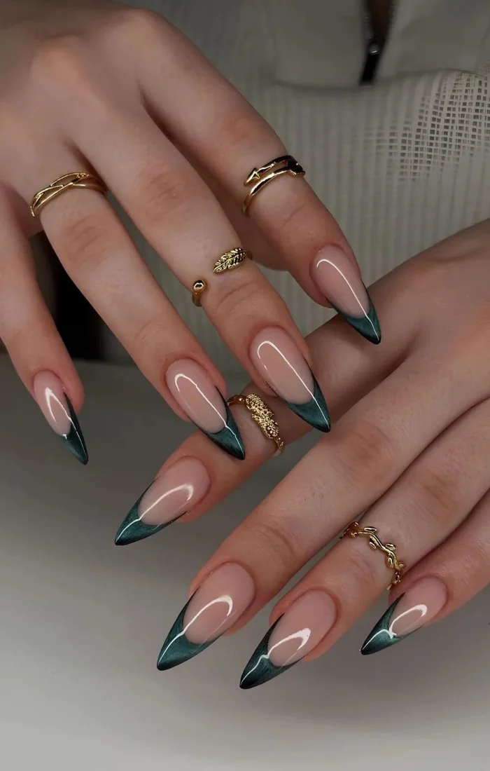 Almond cat eye nails with sharp V-shaped magnetic French tips. Almond cat eye nails with sharp V-shaped magnetic French tips.