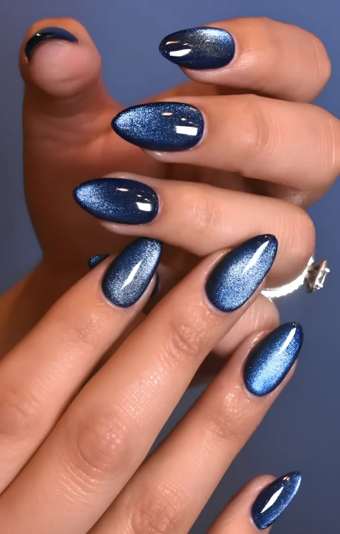Cat Eye Nails with Glitter Cat Eye Nails with Glitter