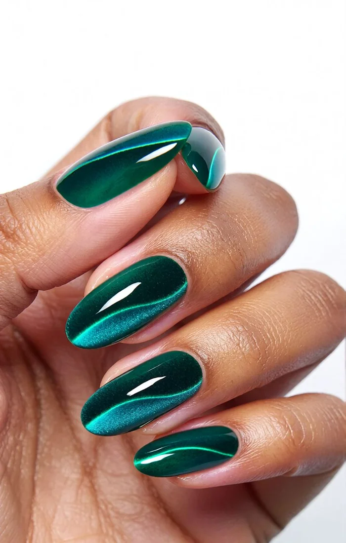 Champagne velvet cat eye nails with diffused magnetic sparkle. Champagne velvet cat eye nails with diffused magnetic sparkle.