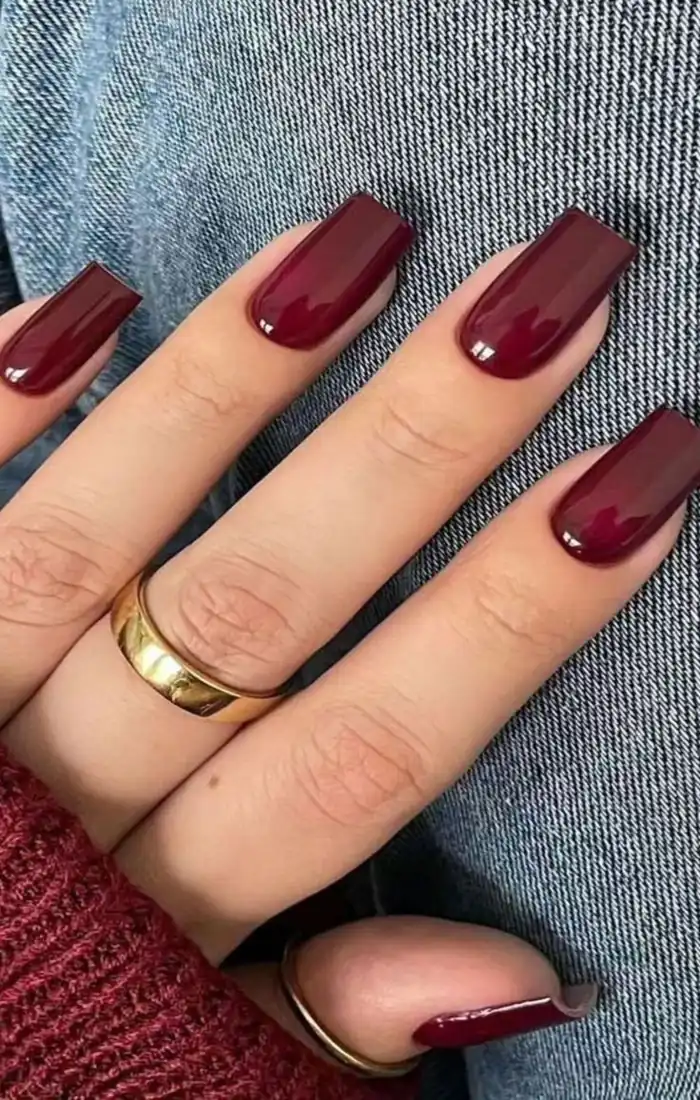 Classy short coffin nails in glossy burgundy polish Classy short coffin nails in glossy burgundy polish