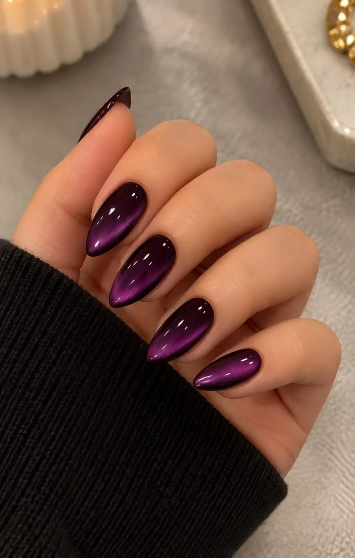 Purple and black ombre cat eye nails with reflective magnetic color. Purple and black ombre cat eye nails with reflective magnetic color.