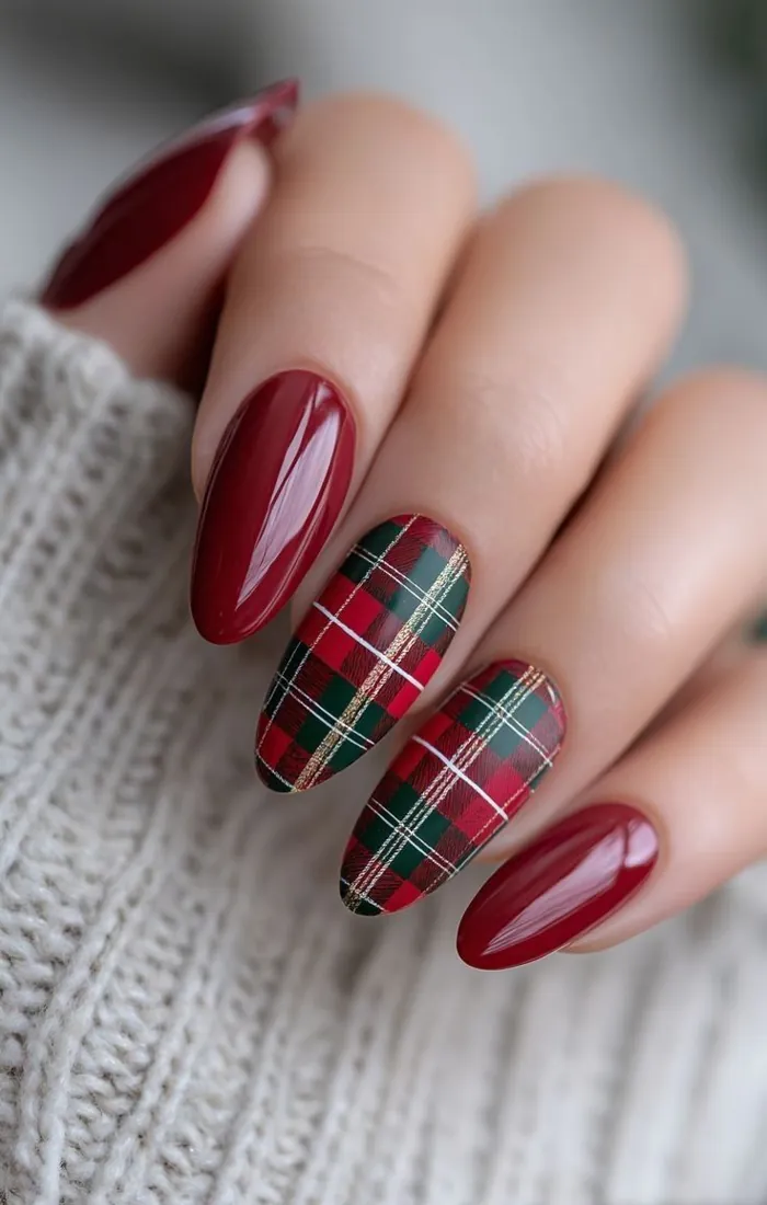 Red and green plaid Christmas nails inspired by winter tartan patterns Red and green plaid Christmas nails inspired by winter tartan patterns