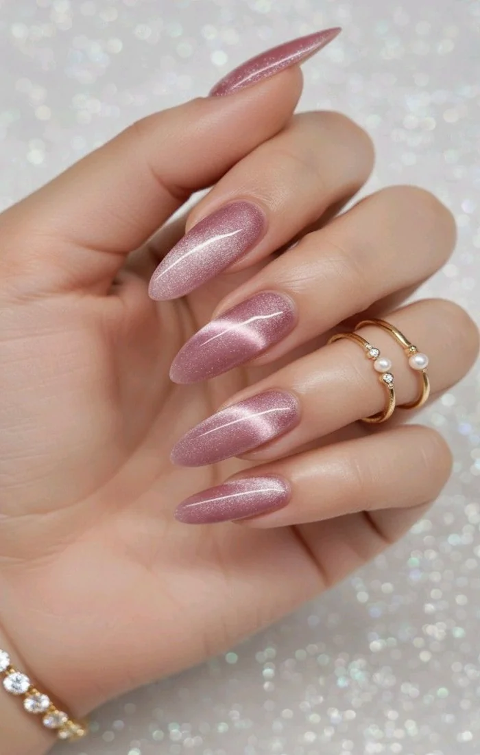 Rose pink cat eye nails with a warm gold magnetic stripe. Rose pink cat eye nails with a warm gold magnetic stripe.