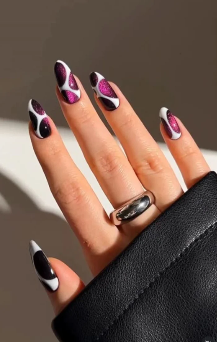 Silver magnetic cat eye nails with fine abstract line details. Silver magnetic cat eye nails with fine abstract line details.